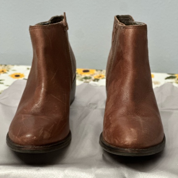 Matisse Corset Brown Ankle Boots with Textured Leather - Picture 2 of 4